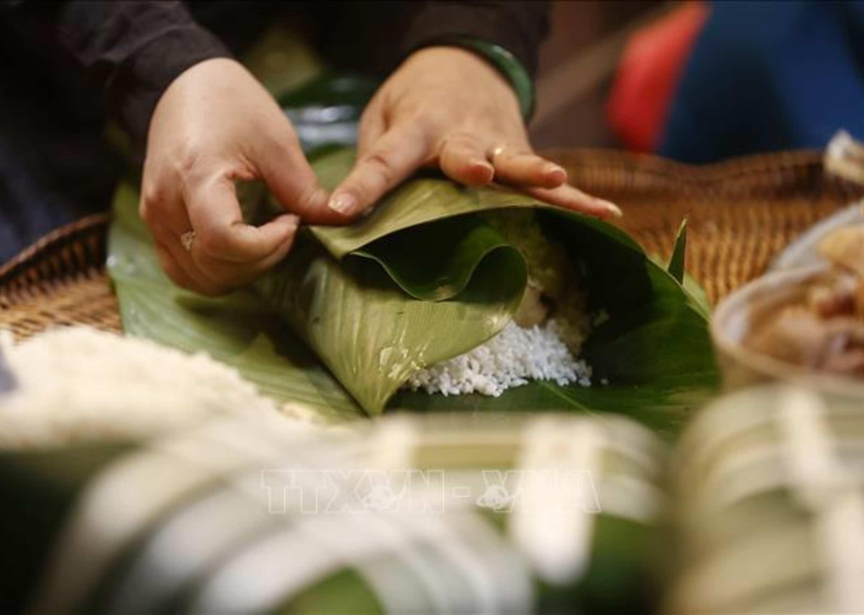 Bánh chưng - banana leaf